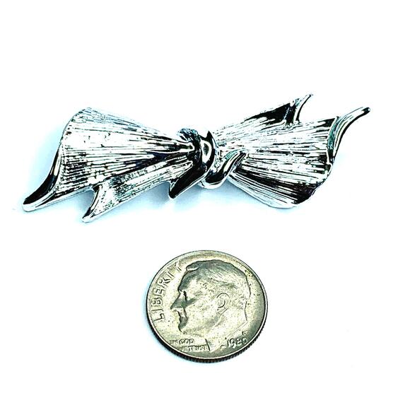Vintage Gerrys Silver Tone Bow Ribbon Brooch - Picture 6 of 8